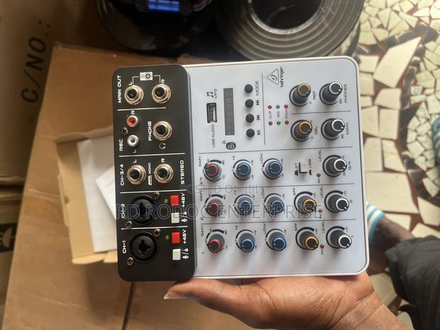 Behringer Mixer Console · Photo 2