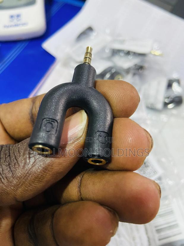 3.5mm Audio Splitter Small Compatible -Black · Photo 3