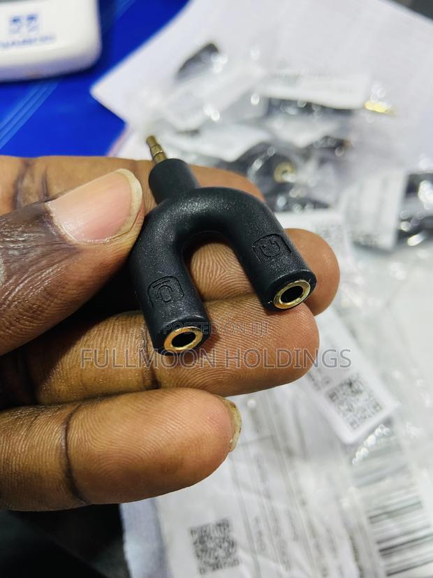 3.5mm Audio Splitter Small Compatible -Black · Photo 2