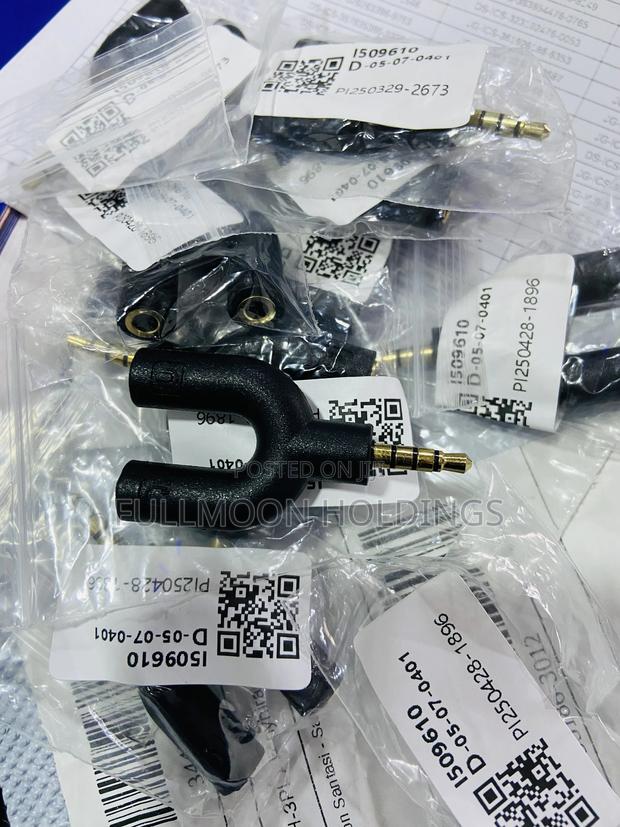 3.5mm Audio Splitter Small Compatible -Black · Photo 4