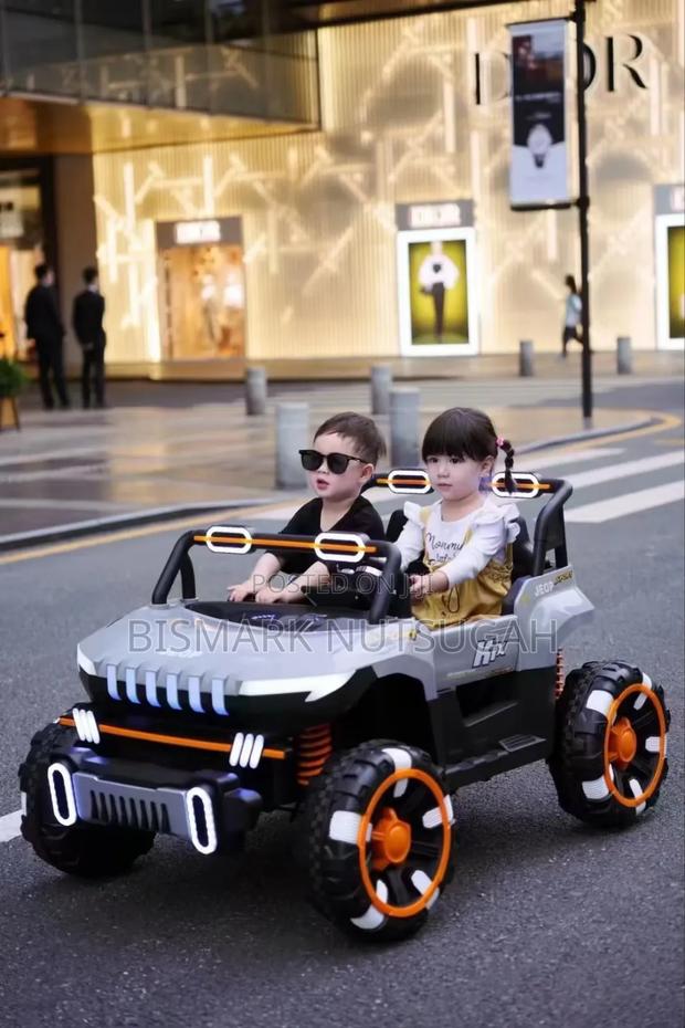 Luxury Drive Electric Toy Car · Photo 3