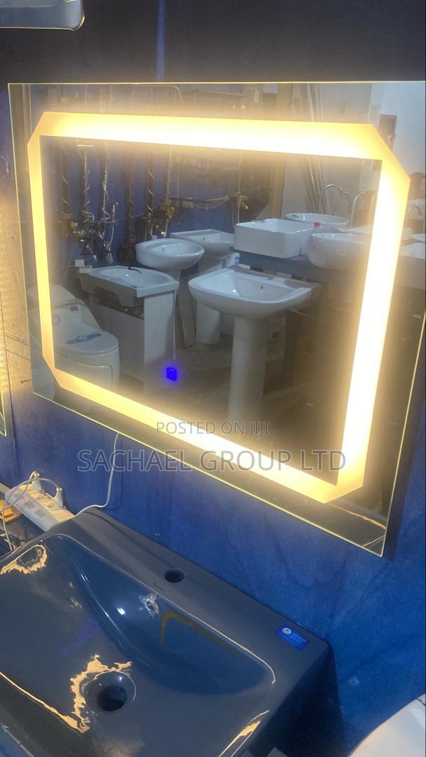 Wall Mounted Led Mirror · Photo 1