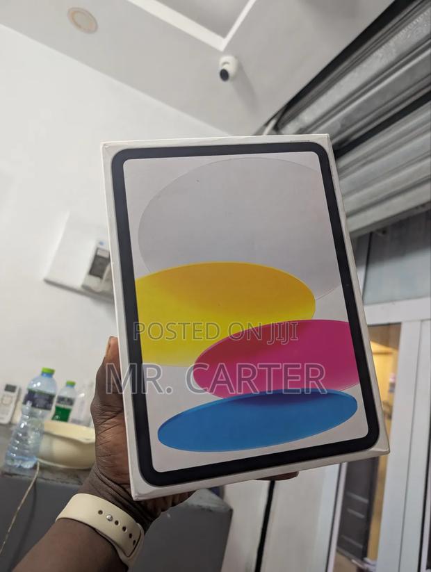 New Apple iPad (2025) 128 GB Silver · Photo 1