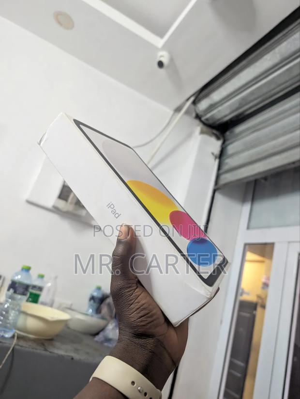 New Apple iPad (2025) 128 GB Silver · Photo 2