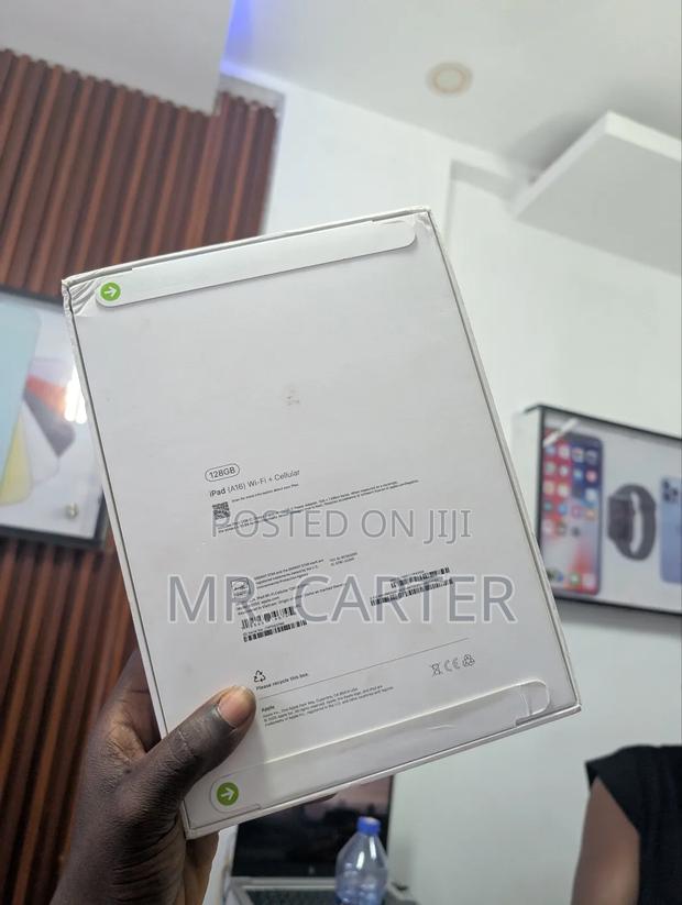 New Apple iPad (2025) 128 GB Silver · Photo 4