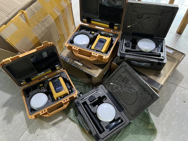 Hi Target V300 RTK Full Set Survey Instrument · Photo 2