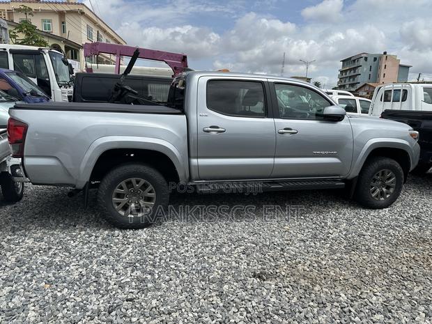 Toyota Tacoma SR 2018 Gray · Photo 7
