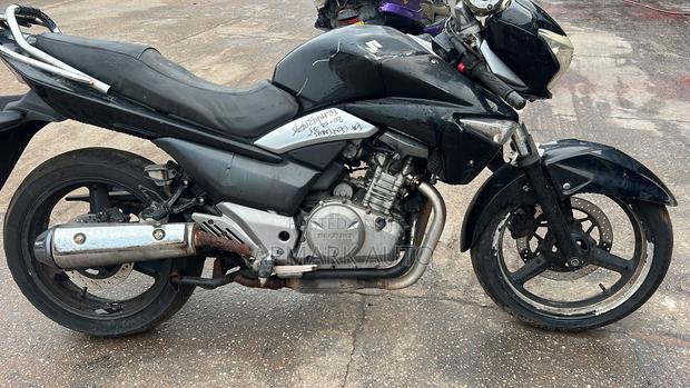 Suzuki Inazuma 2000 Black · Photo 1