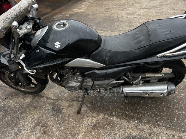 Suzuki Inazuma 2000 Black · Photo 3