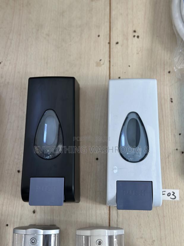 Wall-Mounted Manual Soap Dispenser · Photo 5