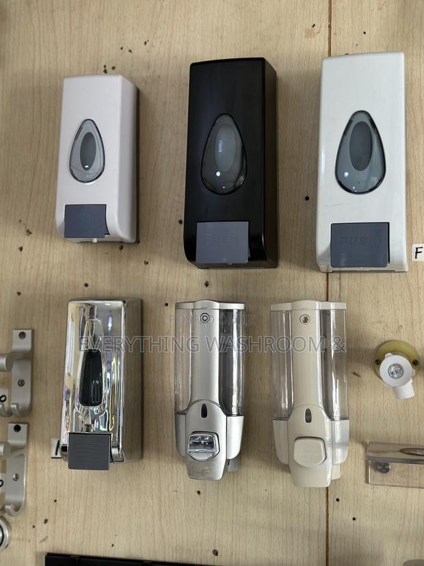 Wall-Mounted Manual Soap Dispenser · Photo 4