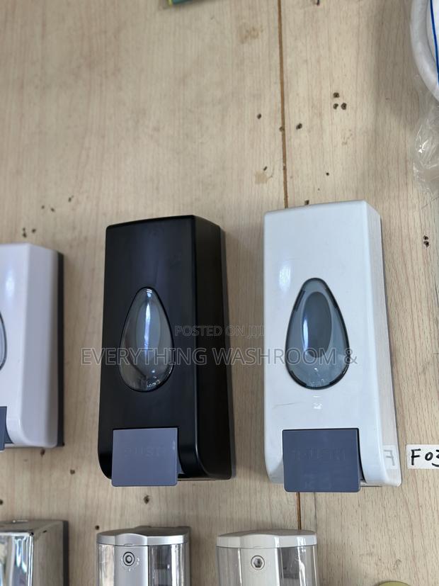 Wall-Mounted Manual Soap Dispenser · Photo 6