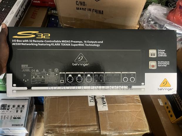 Behringer S32 Digital Stage Box · Photo 2