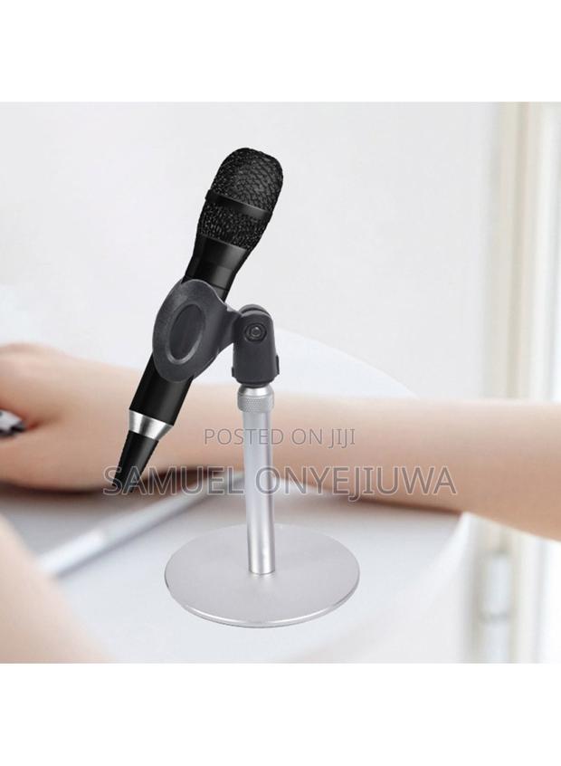 Round Base Table Top Microphone Stand · Photo 1