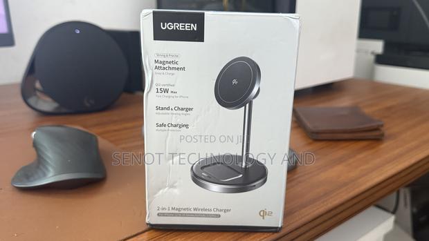 Ugreen Qi2 Magnetic Wireless Charger Stand · Photo 2