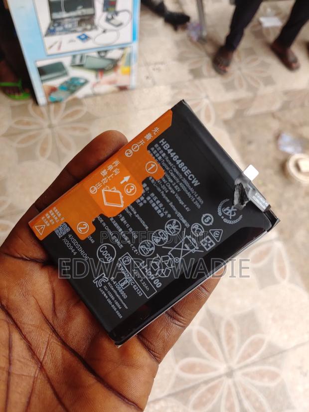 Huawei P20 Pro Battery · Photo 3