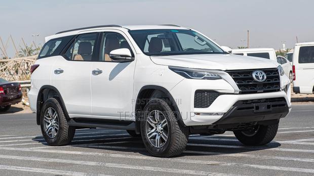 New Toyota Fortuner 2.7 AWD 2024 White · Photo 2