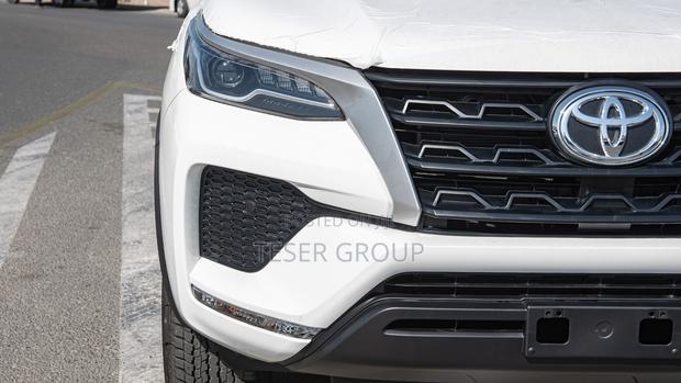 New Toyota Fortuner 2.7 AWD 2024 White · Photo 4