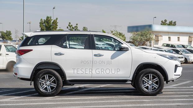 New Toyota Fortuner 2.7 AWD 2024 White · Photo 5