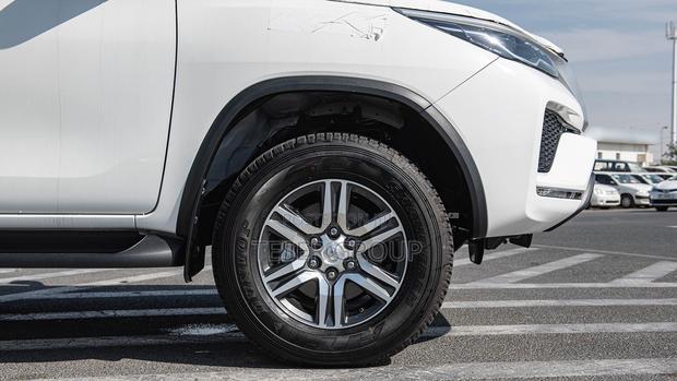 New Toyota Fortuner 2.7 AWD 2024 White · Photo 6