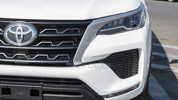 New Toyota Fortuner 2.7 AWD 2024 White · Photo 7