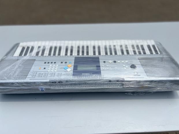 Yamaha PSR E323 Keyboard · Photo 2