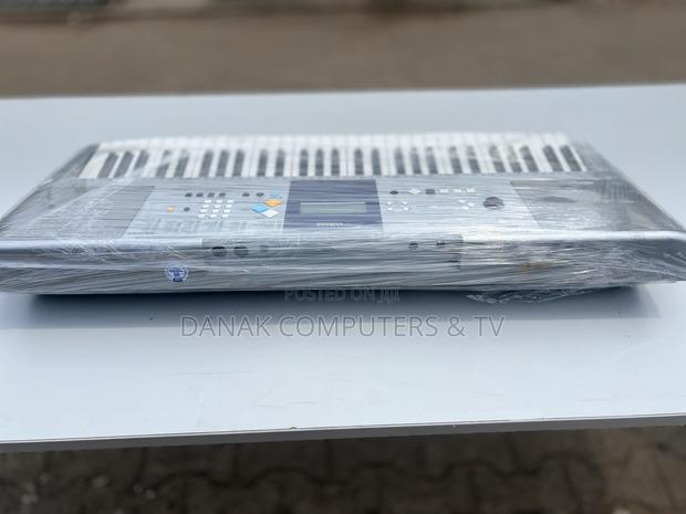 Yamaha PSR E323 Keyboard · Photo 3
