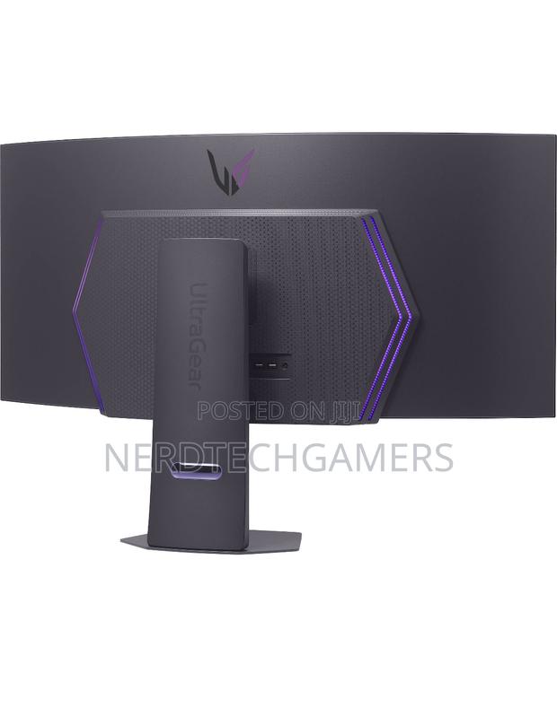 Lg Ultragear 45" 1440p 240 Hz Oled Curved Gaming Monitor · Photo 2