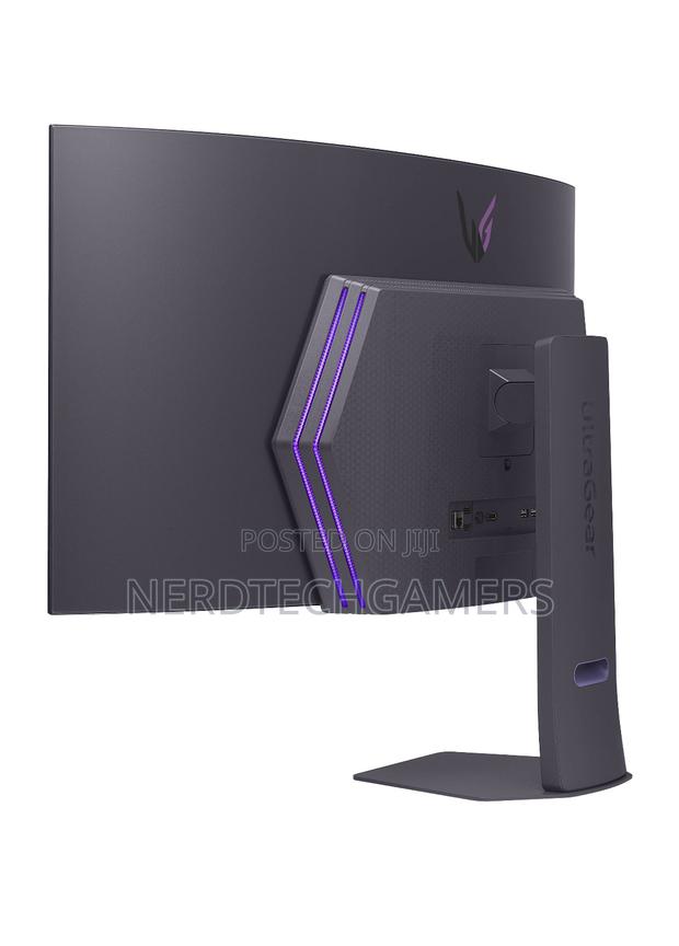 Lg Ultragear 45" 1440p 240 Hz Oled Curved Gaming Monitor · Photo 5