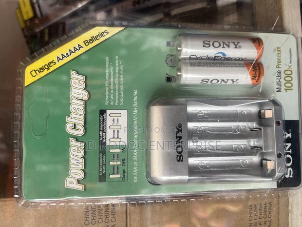 Sony Rechargeable Battery And Charger · Photo 1