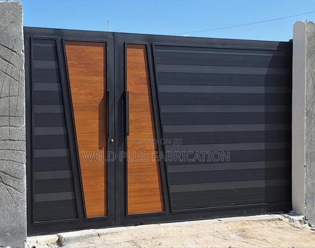 Sliding Entrance Gate · Photo 1