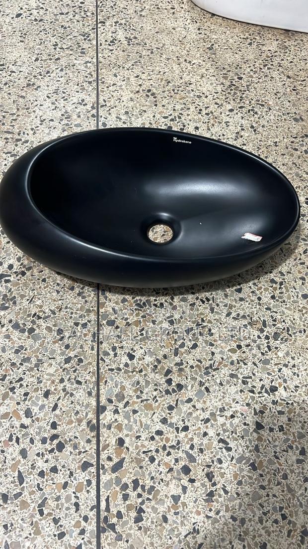 Ceramic Counter Basin · Photo 1