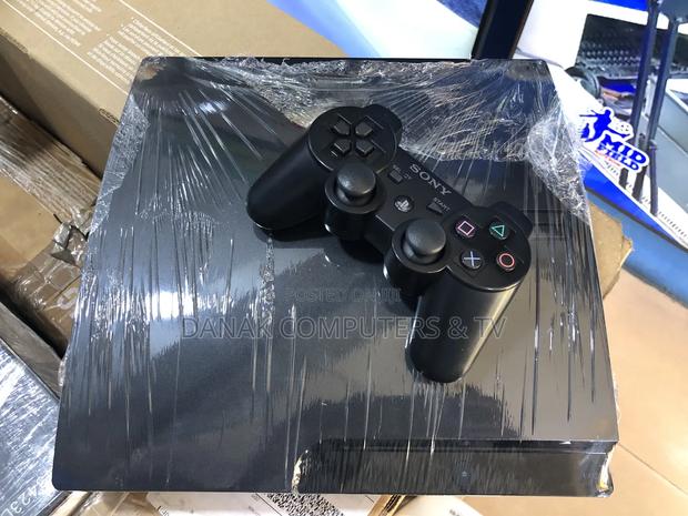 Playstation 3 Slim Console With Games 160gb Storage · Photo 1