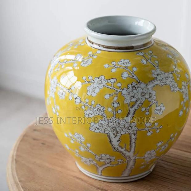Vase (Yellow and White Curved Plum Blossom
) · Photo 1