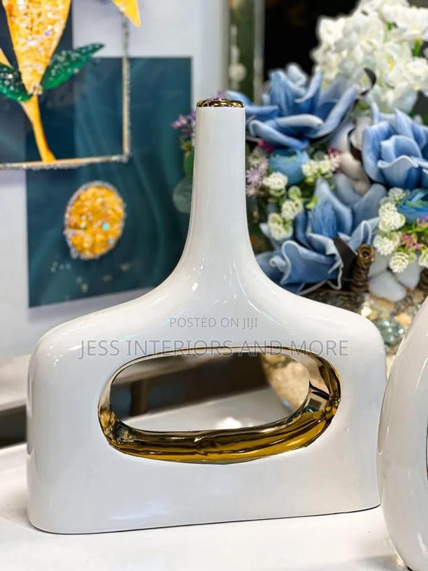 Vase (Rectangular) · Photo 1