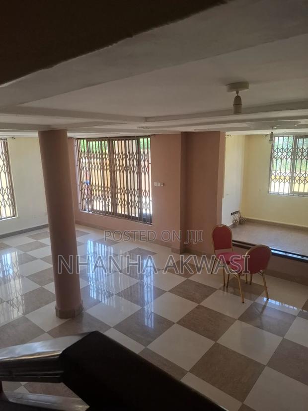 4bdrm Apartment in Community 20, Tema Metropolitan for rent · Photo 1