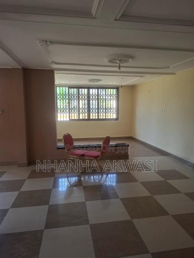 4bdrm Apartment in Community 20, Tema Metropolitan for rent · Photo 2