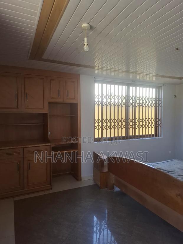 4bdrm Apartment in Community 20, Tema Metropolitan for rent · Photo 3