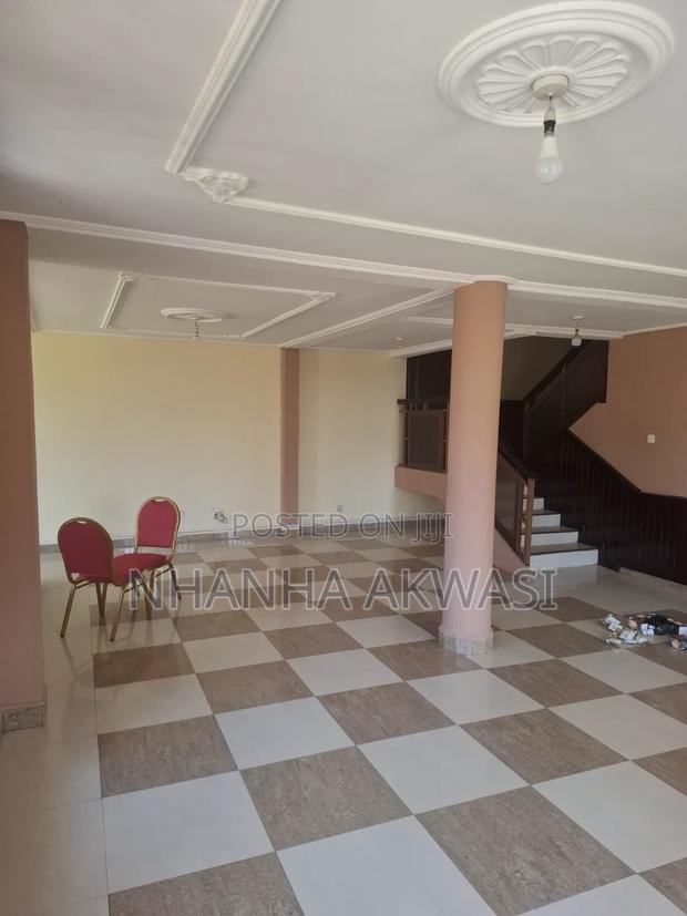 4bdrm Apartment in Community 20, Tema Metropolitan for rent · Photo 5