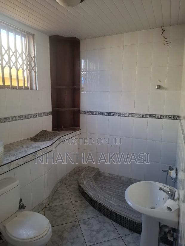 4bdrm Apartment in Community 20, Tema Metropolitan for rent · Photo 6