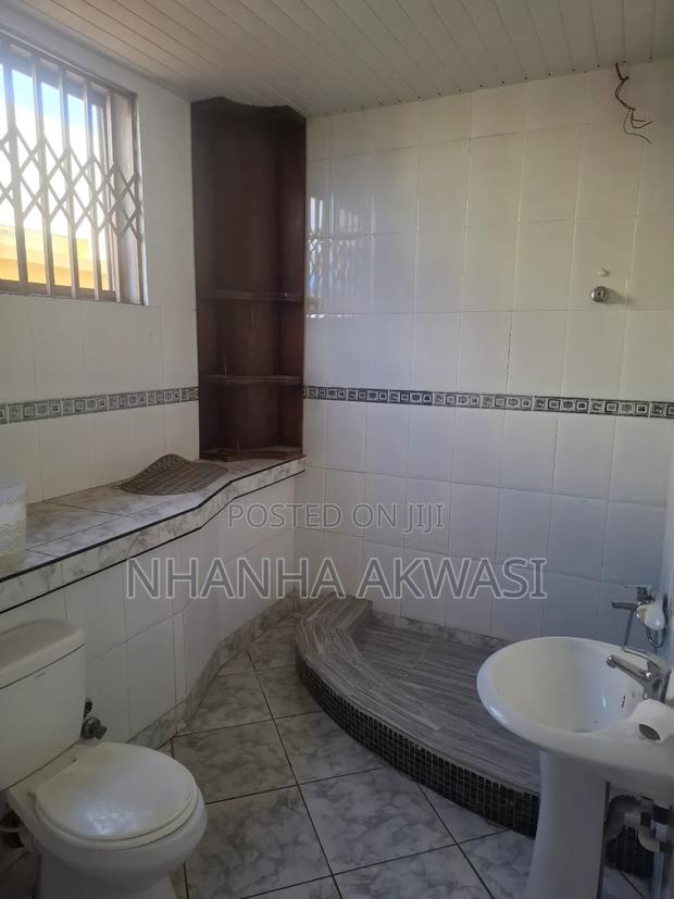 4bdrm Apartment in Community 20, Tema Metropolitan for rent · Photo 8