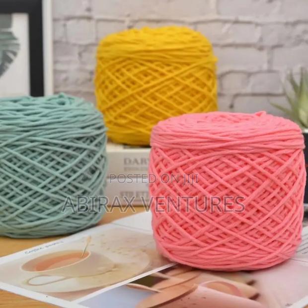 200g 8ply Yarn- 1pc · Photo 1
