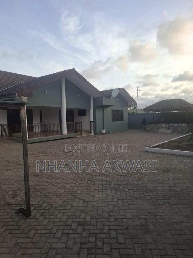 5bdrm House in Ccommunity 12, Tema Metropolitan for rent · Photo 1
