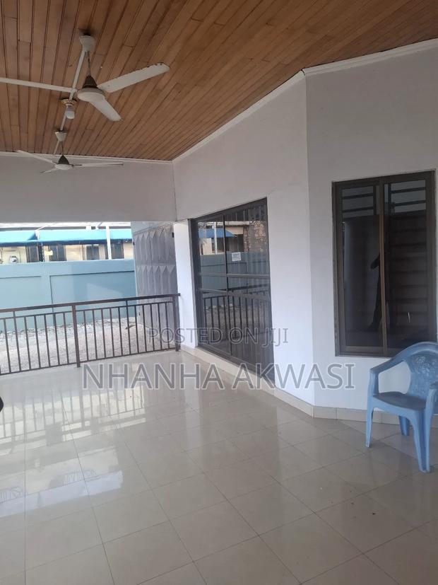 5bdrm House in Ccommunity 12, Tema Metropolitan for rent · Photo 2