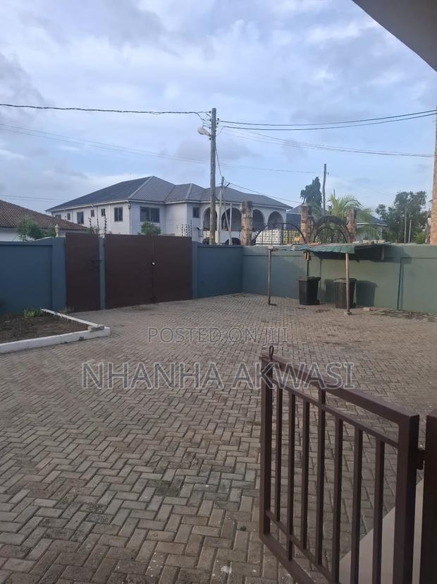 5bdrm House in Ccommunity 12, Tema Metropolitan for rent · Photo 3