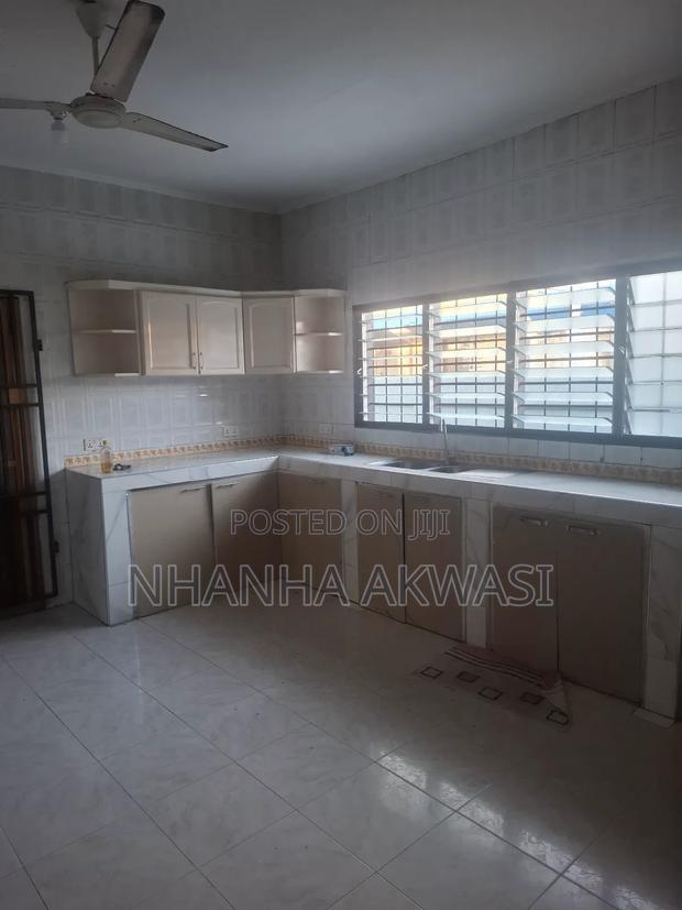 5bdrm House in Ccommunity 12, Tema Metropolitan for rent · Photo 4