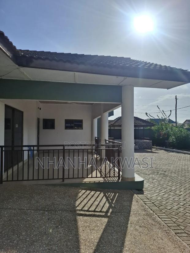 5bdrm House in Ccommunity 12, Tema Metropolitan for rent · Photo 5