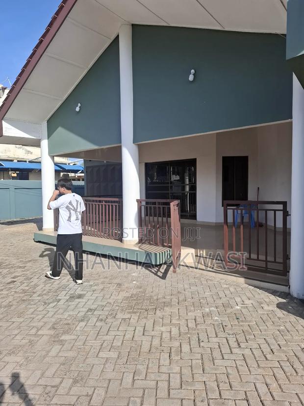 5bdrm House in Ccommunity 12, Tema Metropolitan for rent · Photo 8