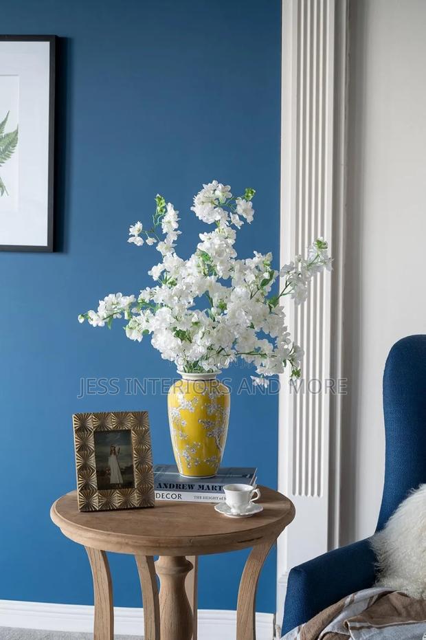 Vase(10-Inch Tall Yellow and White ) · Photo 1