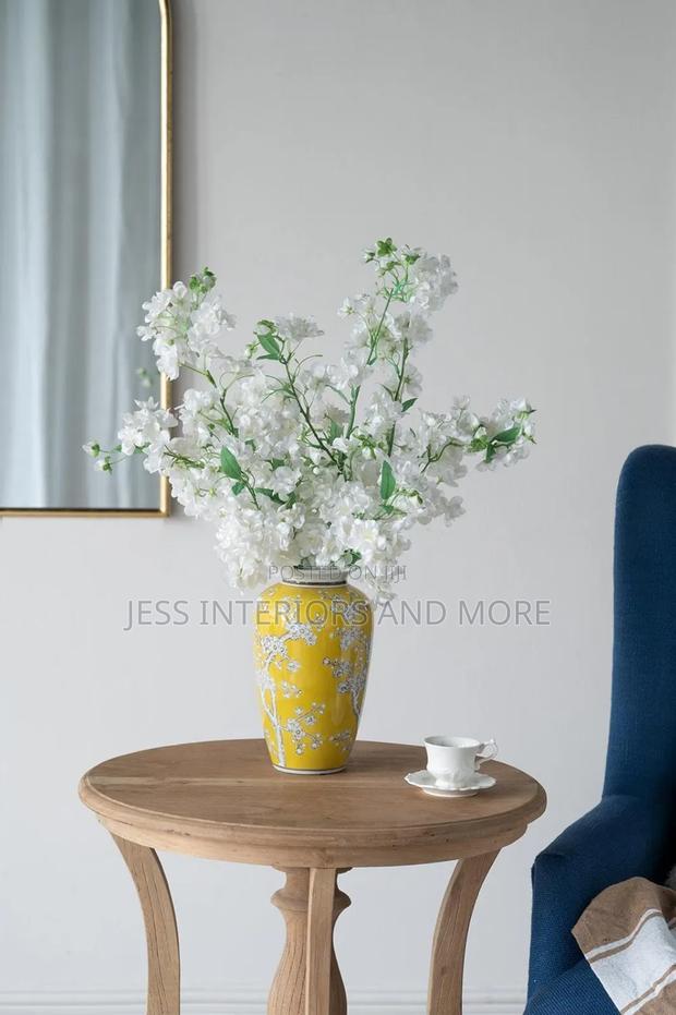 Vase(10-Inch Tall Yellow and White ) · Photo 4
